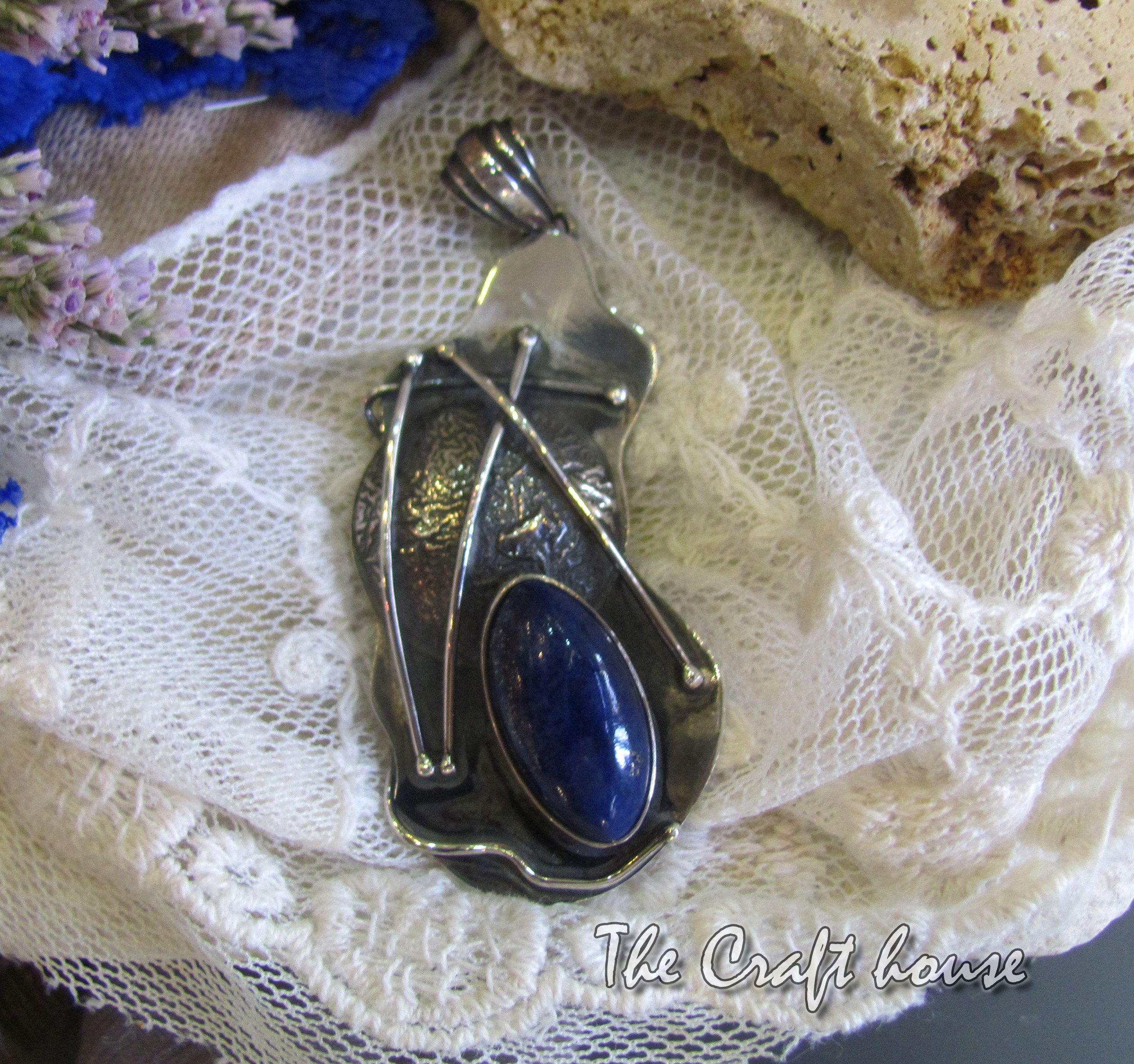 Pendant with Lapis lazuli - 66.47 € (130 lv)